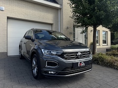 Volkswagen T-Roc - 1.5 TSI 150pk DSG R-line Panoramadak VirtualCockpit ACC Carplay Sportstoelen Camera Trekha