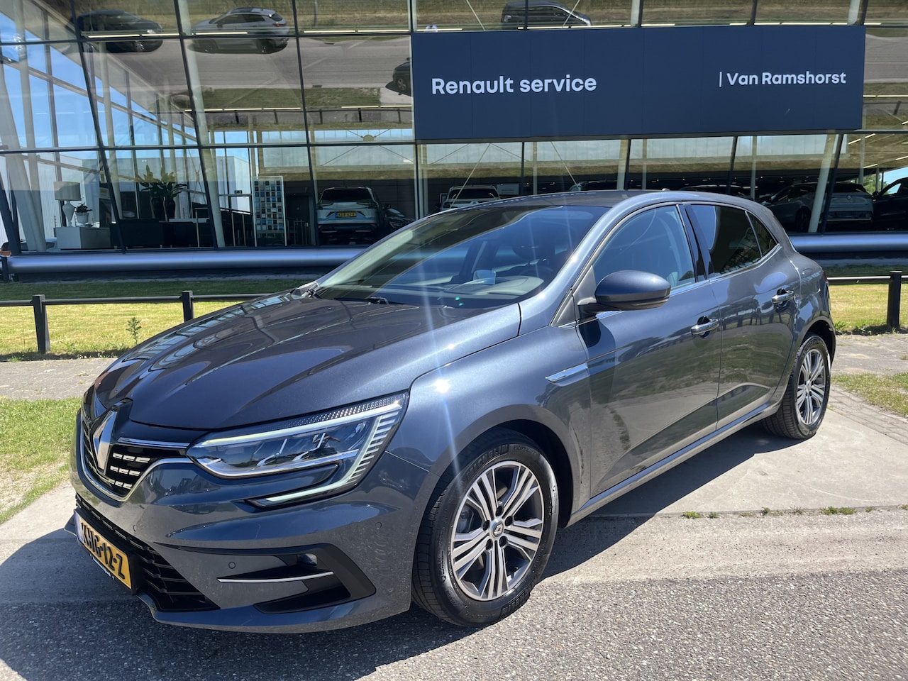 Renault Mégane E-Tech - 1.6 Plug-In Hybrid 160PK Intens / Camera / Parkeerhulp V+A / Navigatie / Cruise / LMV / - AutoWereld.nl