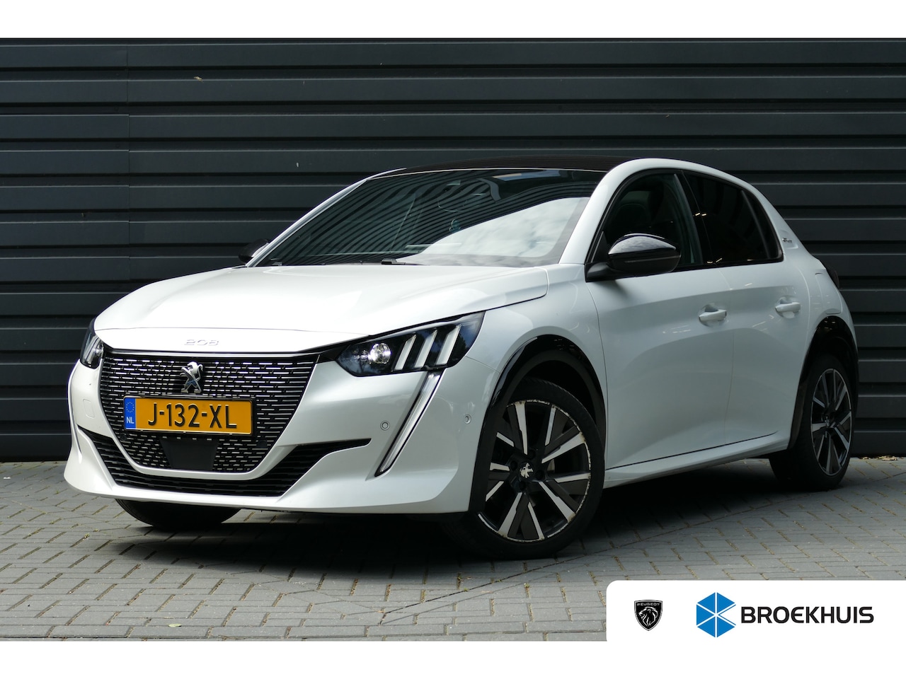 Peugeot 208 - 1.2 PURETECH 100PK GT / NAVI / FULL-LED / KEYLESS / 17"LMV / PANO.DAK / CAMERA / DAB / PDC - AutoWereld.nl