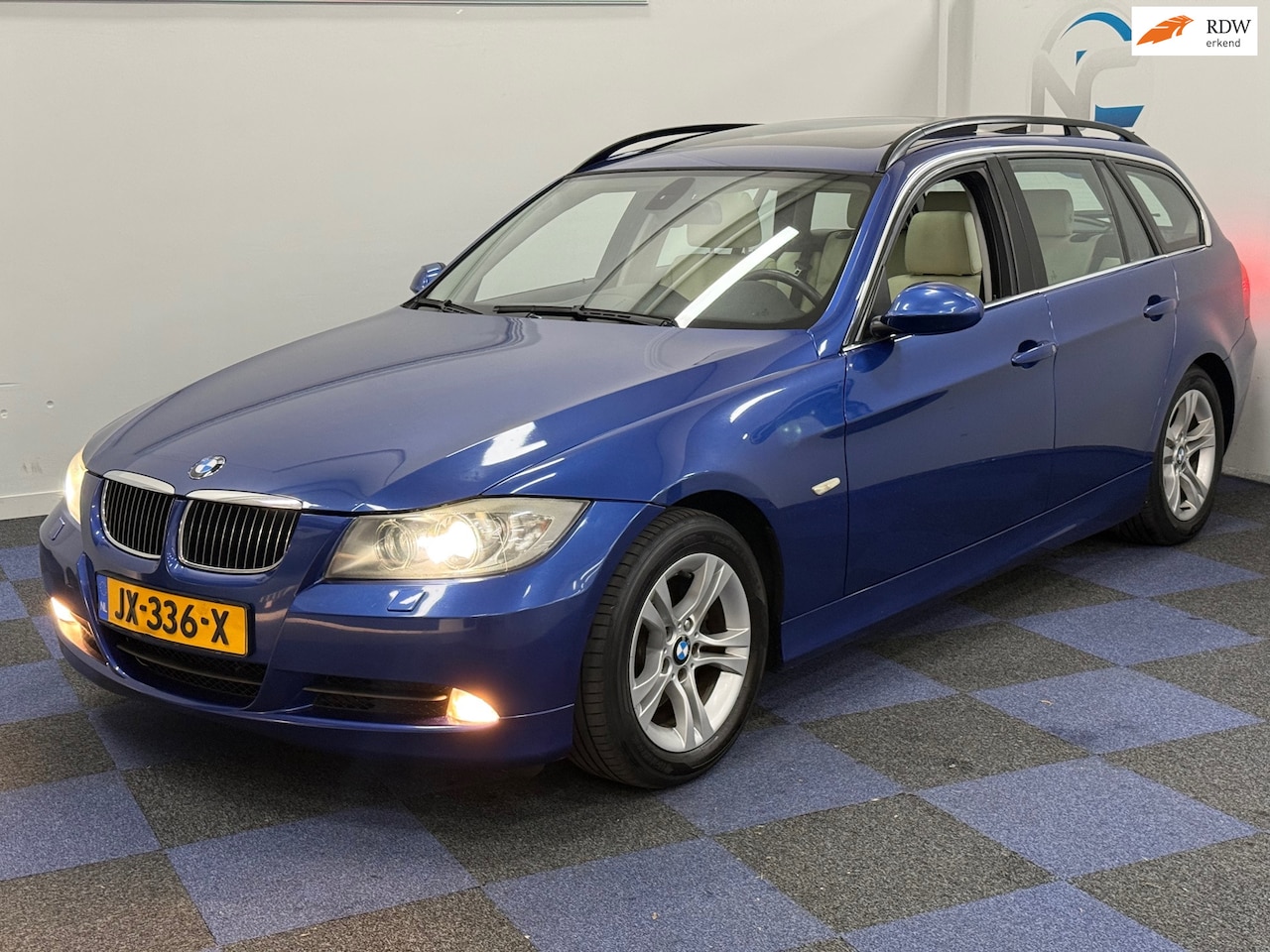 BMW 3-serie Touring - 325i High Executive / ZEER NETTE AUTO / NAP / PANORAMADAK - AutoWereld.nl