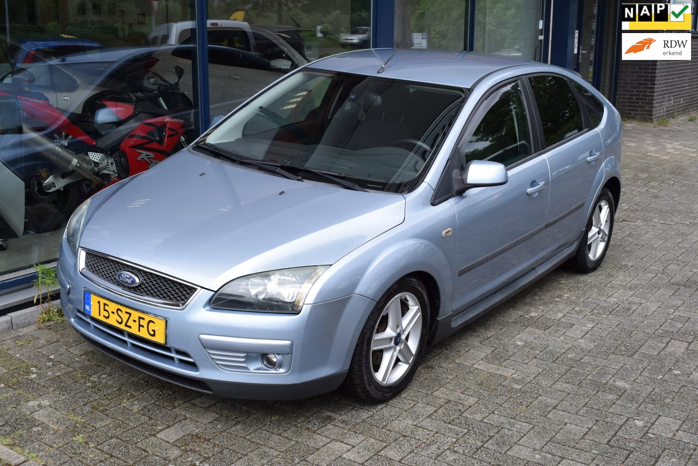Ford Focus - 1.6-16V Futura AUTOMAAT - AutoWereld.nl