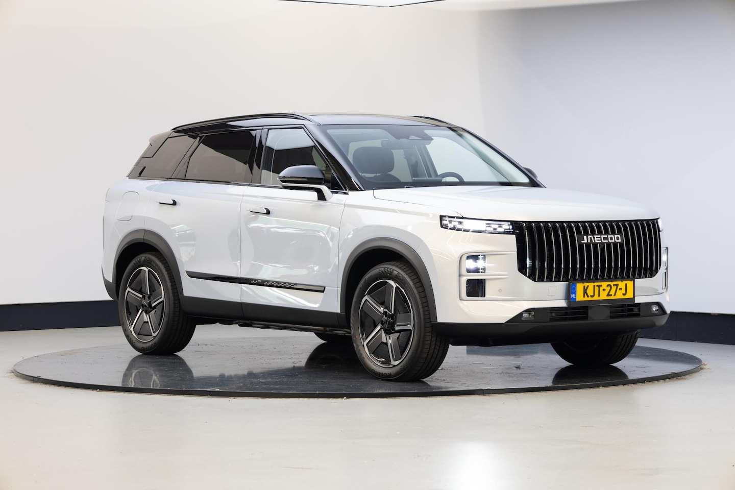 Jaecoo 7 - 1.5 GDI SHS-P Exclusive | Trekhaak | Moonlight Silver & Carbon Crystal Black Roof | - AutoWereld.nl