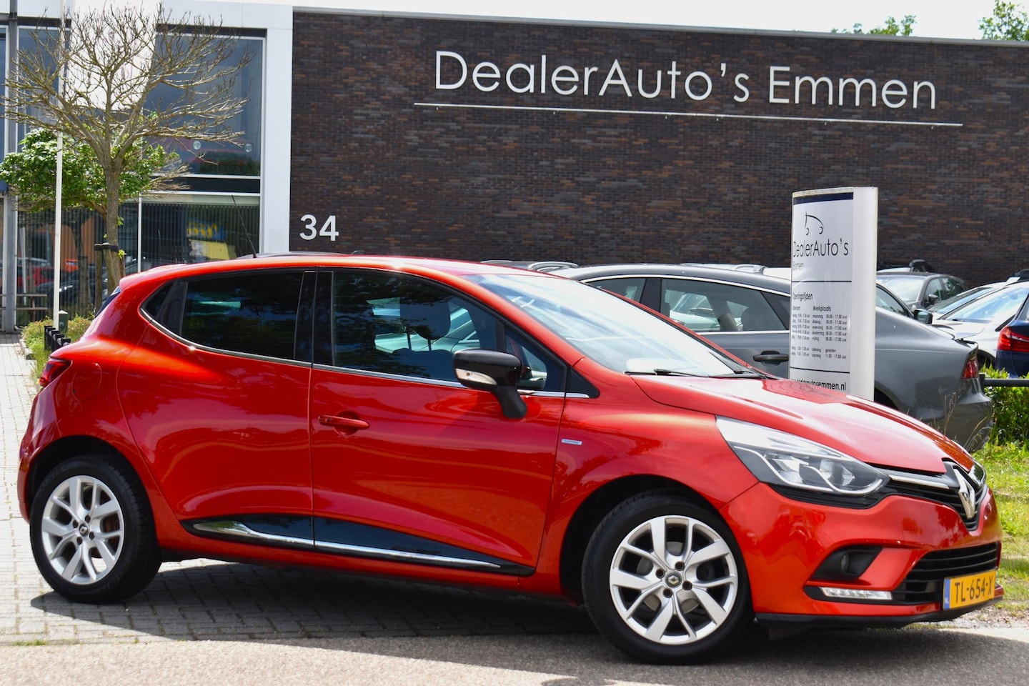 Renault Clio - TCe LM VELGEN AIRCO CRUISE NAVIGATIE - AutoWereld.nl