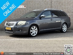 Toyota Avensis Wagon - 2.0 D-4D Executive Business | Stoelverwarming | Climate | Cruise | PDC | Trekhaak |