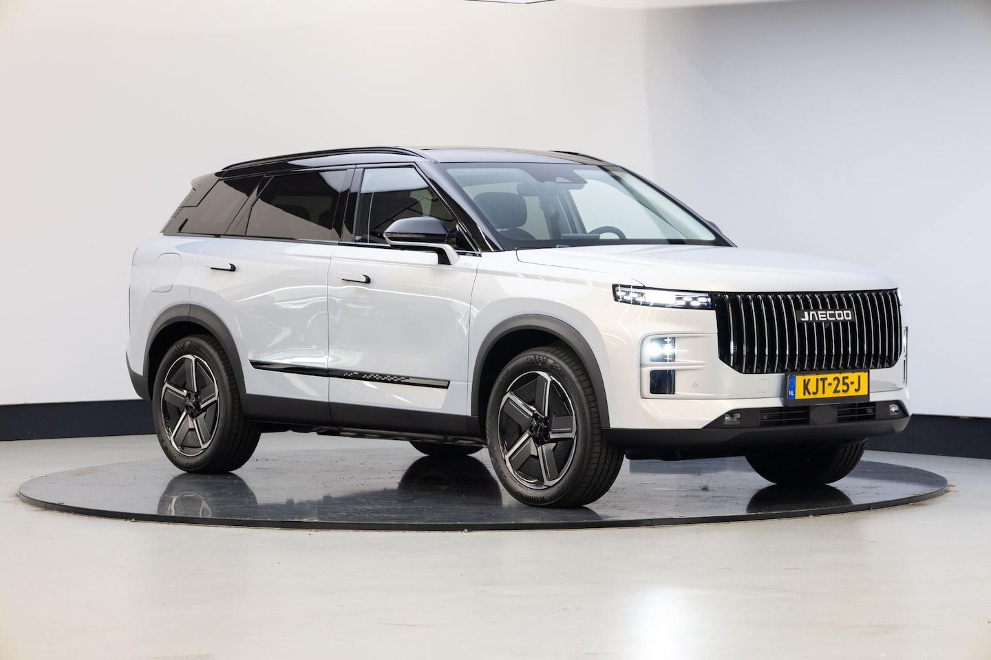 Jaecoo 7 - 1.5 GDI SHS-P Exclusive | Moonlight Silver & Carbon Crystal Black Roof | - AutoWereld.nl