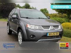 Mitsubishi Outlander - 2.4 170pk Instyle 4WD automaat 7-pers. ECC/cruise/PDC/schuifdak/trekhaak