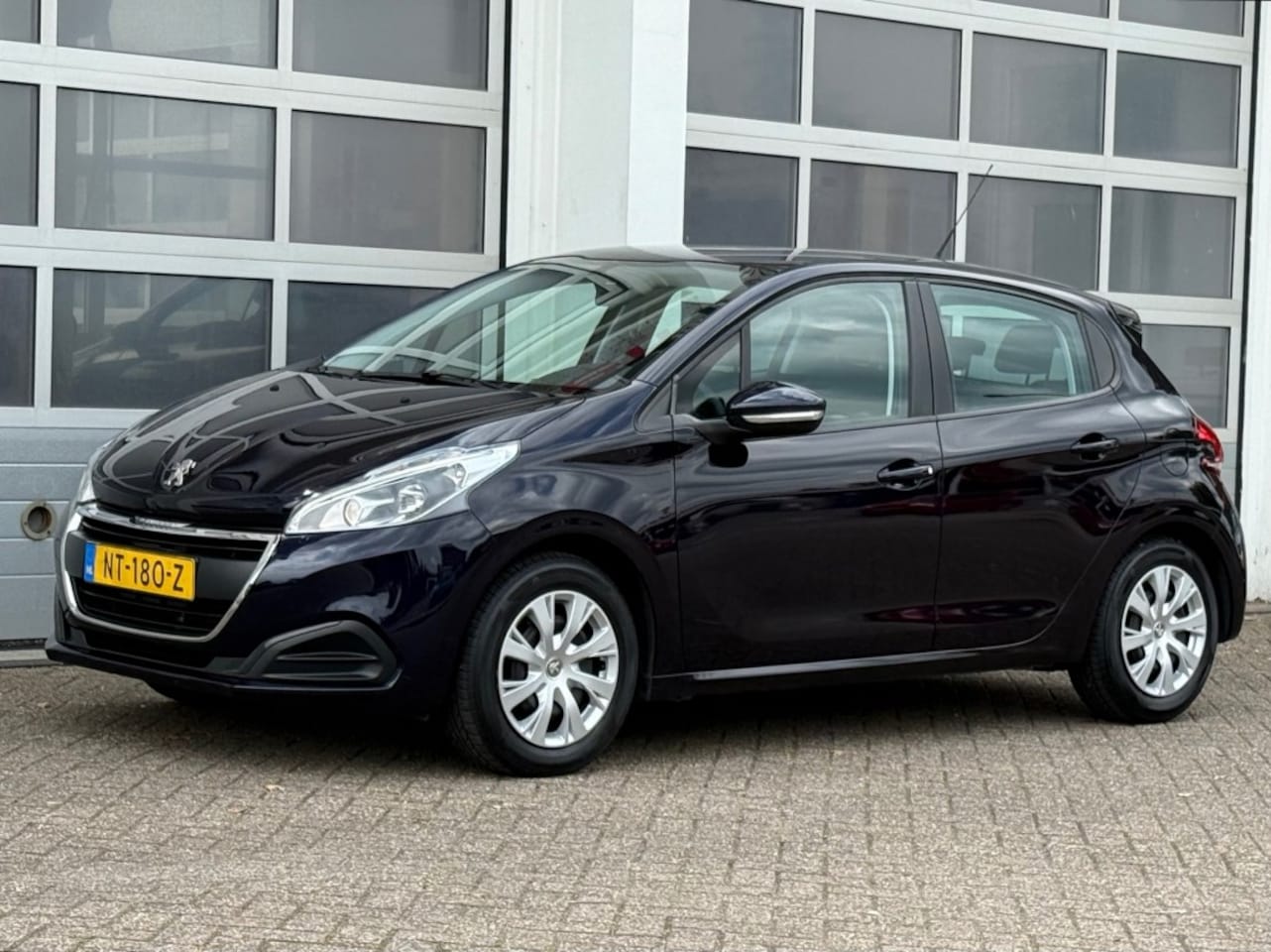 Peugeot 208 - 1.2 Puretech 82PK Active Airco Navi Cruise Trekhaak NW APK! - AutoWereld.nl