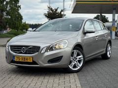 Volvo V60 - 1.6 T3 NAVI TREKHAAK 1.600KG 114.000KM