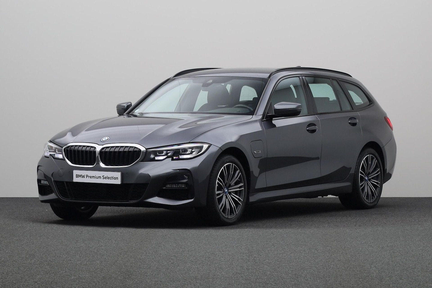 BMW 3-serie Touring - 330e xDrive M Sport Pakket | DAB-Tuner | High Executive | Model M Sport | PDC Voor/Achter - AutoWereld.nl