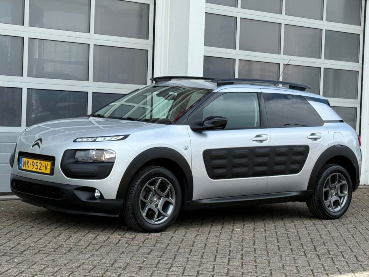Citroën C4 Cactus - 1.2 Puretech 82PK Shine Aut. Navi Camera Pano DB-riem vv! - AutoWereld.nl