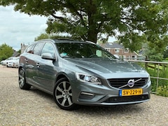 Volvo V60 - 2.0 D4 | R-Desing + Schuif/kanteldak + Camera + Cruise + Navi Nu € 10.975,