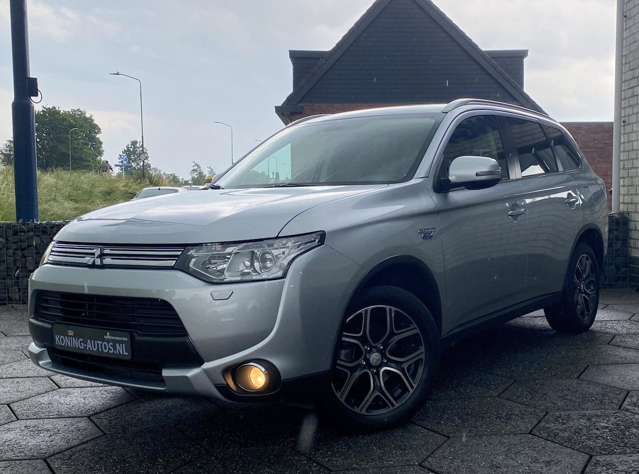 Mitsubishi Outlander - 2.0 PHEV Executive Edition X-Line/ 4WD/ Camera/ Standkachel/ Premium Audio - AutoWereld.nl