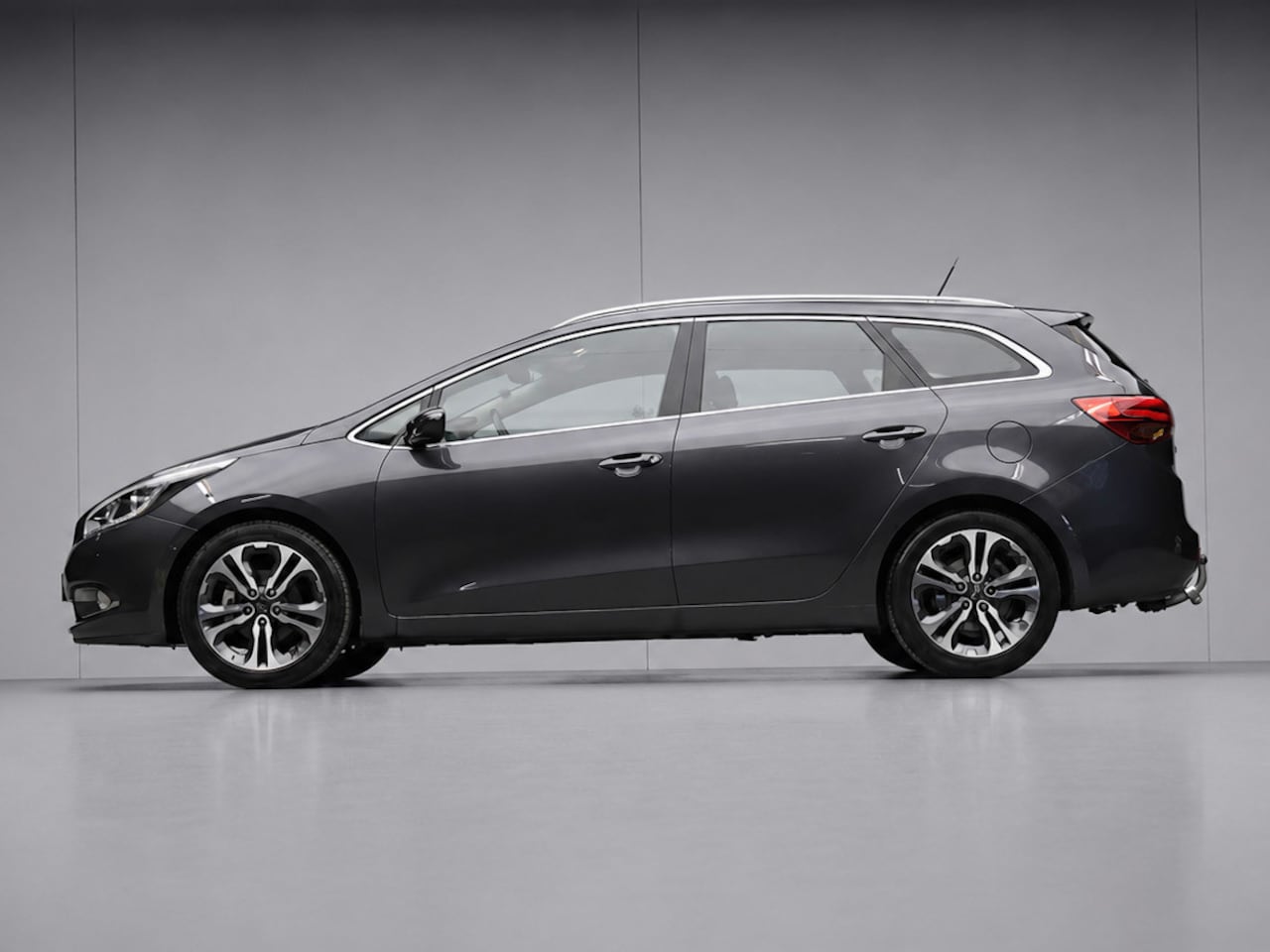 Kia Cee'd Sportswagon - 1.6 GDI Super Pack Premium Sport (APPLE CARPLAY,NAVI,CAMERA,STOEL/STUUR VERWARMING,SPORTST - AutoWereld.nl