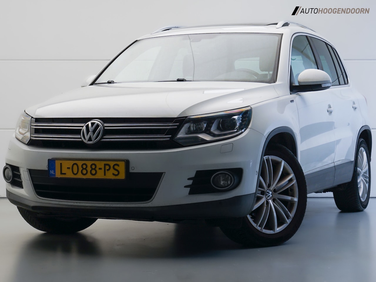 Volkswagen Tiguan - 1.4 TSI Sport&Style (PANORAMA-SCHUIFDAK,CAMERA,TREKHAAK,STOELVERWARMING,LM-VELGEN,LED,CRUI - AutoWereld.nl