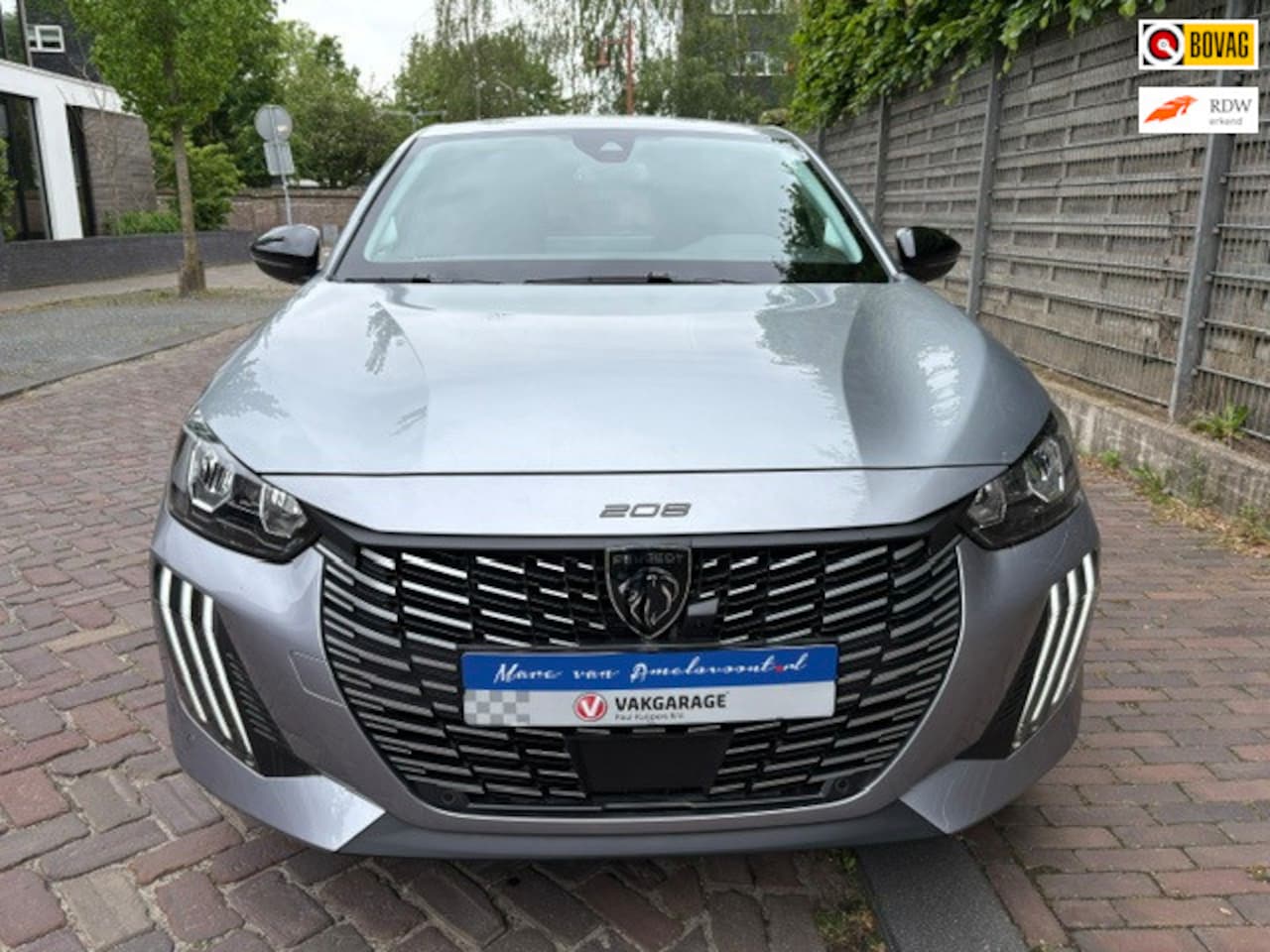 Peugeot 208 - 1.2 PureTech 100 Allure *camera v/a + clima + pdc + navi + Apple/AndroidCarPlay** - AutoWereld.nl