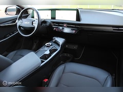 Kia EV6 - Light Edition 58 kWh, 3 fase, Stoel-stuurverwarming, Donker glas, Clima, Navi, App connect
