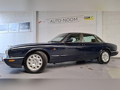 Jaguar XJ - 3.2 V8 Executive NL AUTO/WASSENAAR GELEVERD/NAP KM-GARANTIE/RECENTE LPG-G3 INSTALLATIE!