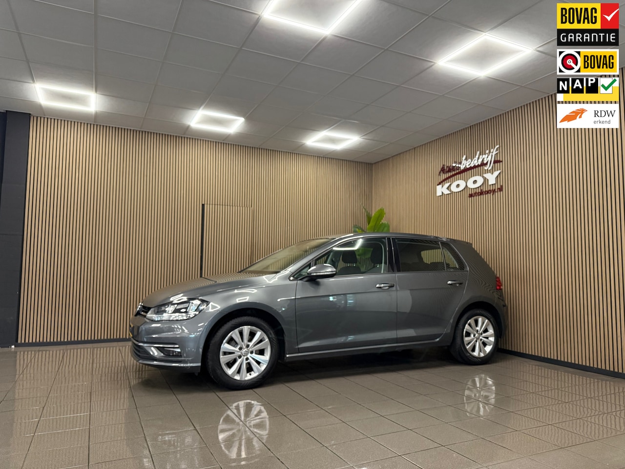 Volkswagen Golf - 1.0 TSI Comfortline * Dealer onderhouden / Navigatie / Parkeersensoren / NL Auto * - AutoWereld.nl