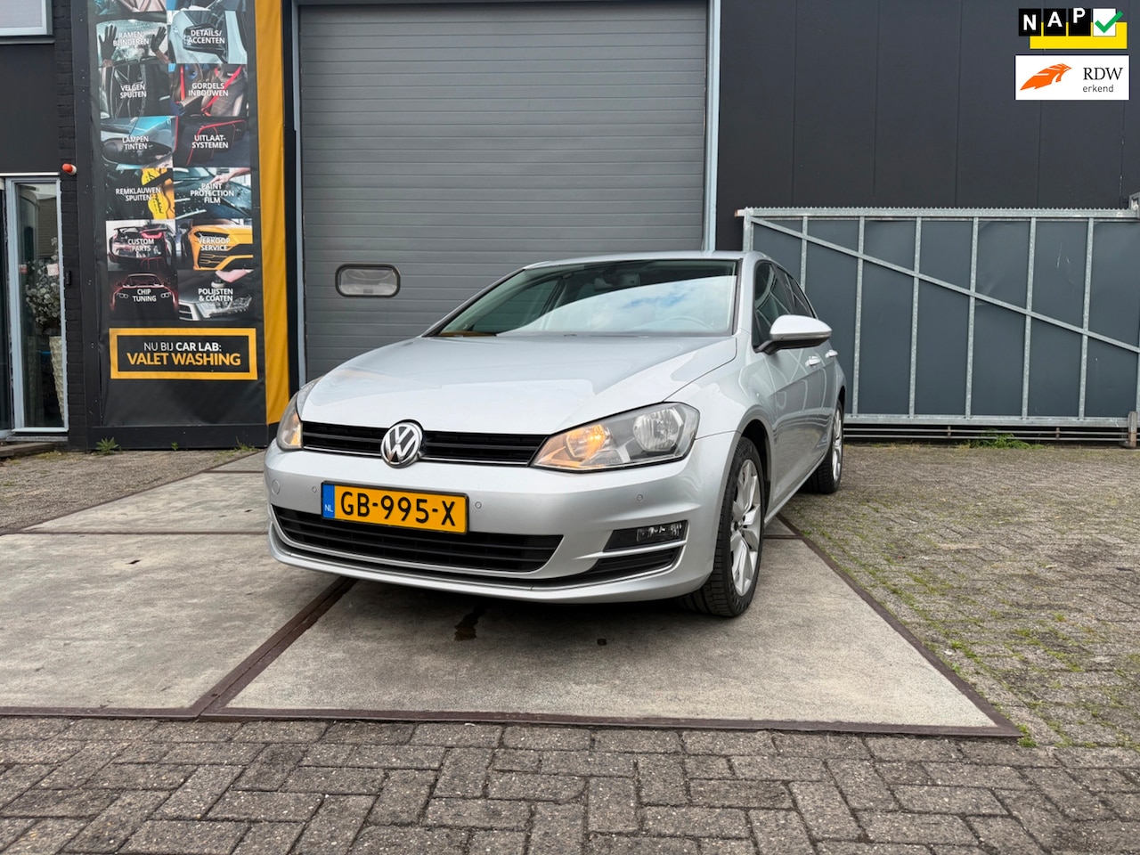 Volkswagen Golf - 1.2 TSI Business Edition | Massage | Half leder | Achteruit rij camera | APK - AutoWereld.nl