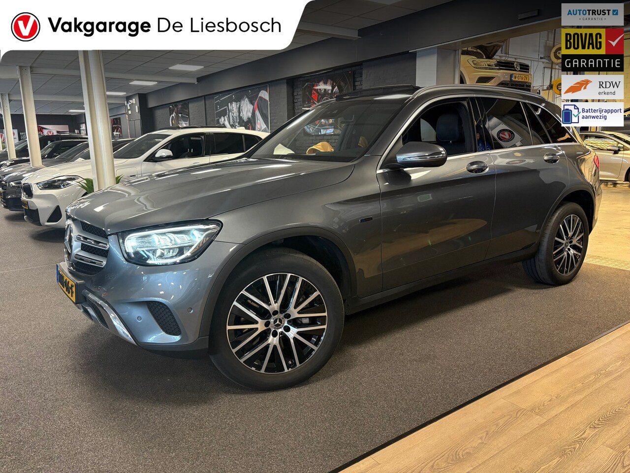 Mercedes-Benz GLC-klasse - 300e 4MATIC Premium Plus / soh100% / trekhaak / sfeer verlichting / panorama-dak / virtual - AutoWereld.nl