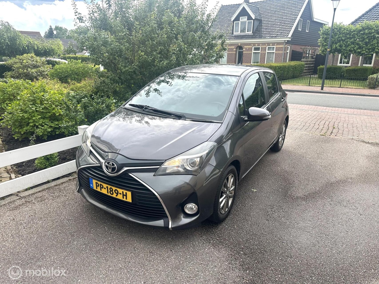 Toyota Yaris - 1.0 VVT-i Style 5-DEURS AIRCO ACHTERUITRIJ CAMERA BLUETOOTH CRUISE CONTROLE COMPLETE BETRO - AutoWereld.nl
