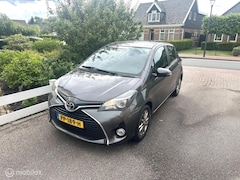 Toyota Yaris - 1.0 VVT-i Style 5-DEURS AIRCO ACHTERUITRIJ CAMERA BLUETOOTH CRUISE CONTROLE COMPLETE BETRO