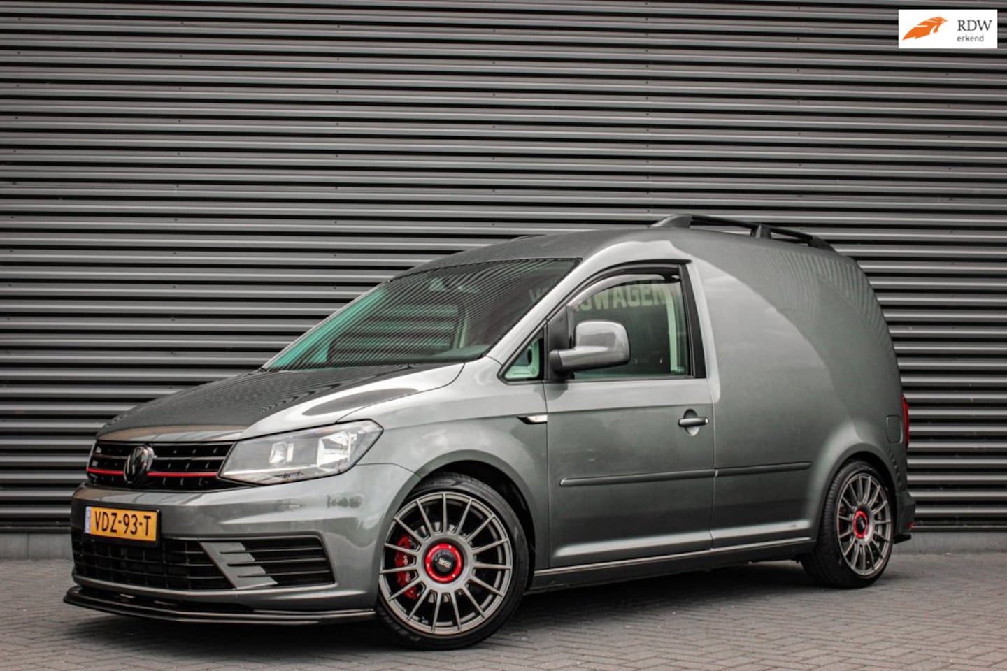 Volkswagen Caddy - 2.0 TDI |185 PK| APPLE CARPLAY| LEDER| SCHROEFSET| AFNEEMBARE TREKHAAK| CRUISE| MAXTON PAK - AutoWereld.nl