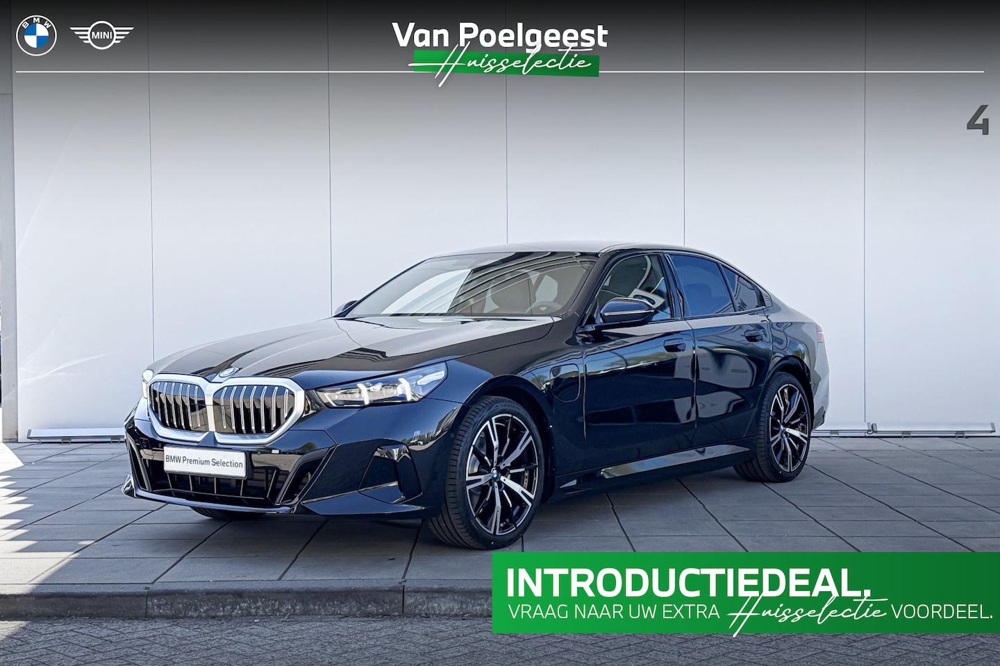 BMW 5-serie - Sedan 530e M-Sport | Trekhaak | Glazendak | 20 inch | Driving Assistant Plus | Huisselecti - AutoWereld.nl