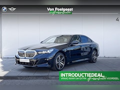BMW 5-serie - Sedan 530e M-Sport | Trekhaak | Glazendak | 20 inch | Driving Assistant Plus | Huisselecti