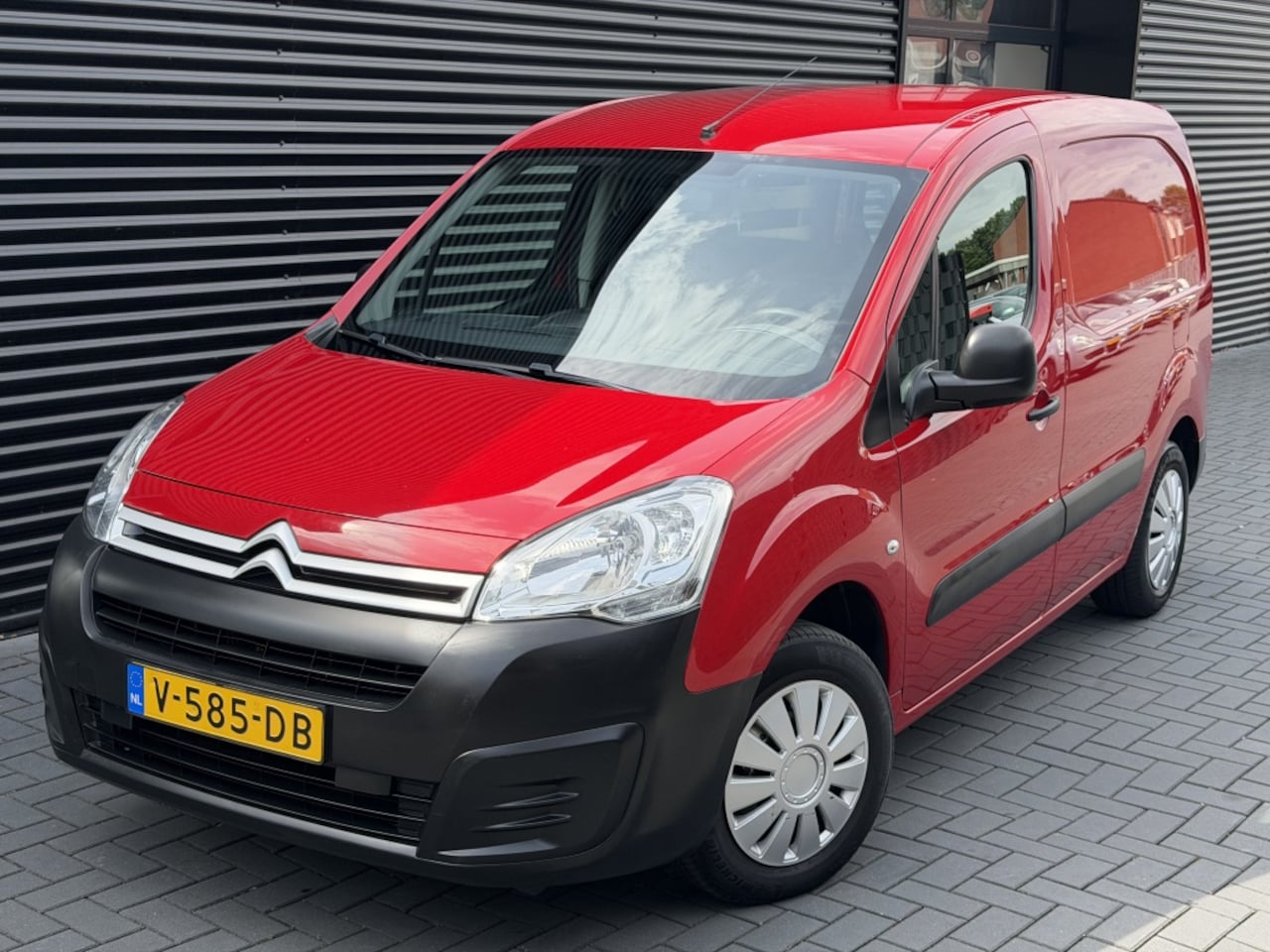 Citroën Berlingo - 1.6 BlueHDI 120 Club| 2016| ROOD| 6-BAK| AIRCO| CRUISE - AutoWereld.nl