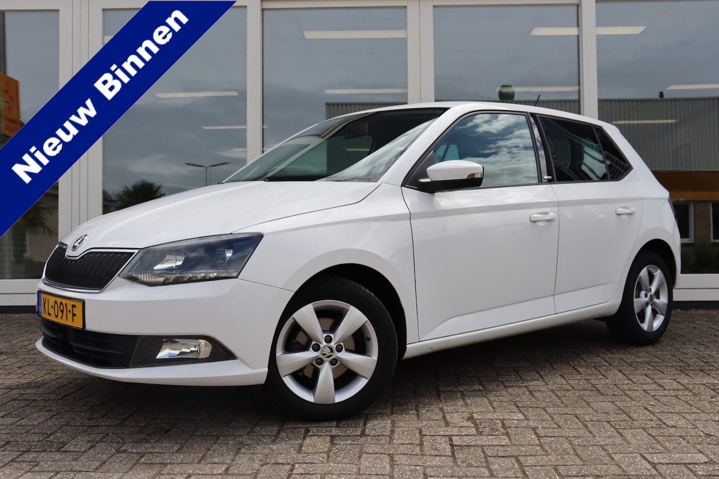 Skoda Fabia - 1.2 TSI JOY 1.2 TSI JOY, Airco, Cruise, Bleutooth, Prijs Is Rijklaar Inclusief 6 Maanden Garantie - AutoWereld.nl
