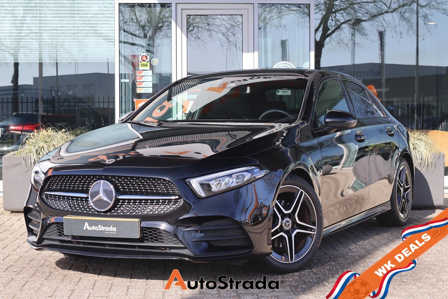 Mercedes-Benz A-klasse - Limousine A 180 AMG-Line 136pk | Camera | Sfeer | Cruise | Climate | Navi | Night Pakket | - AutoWereld.nl