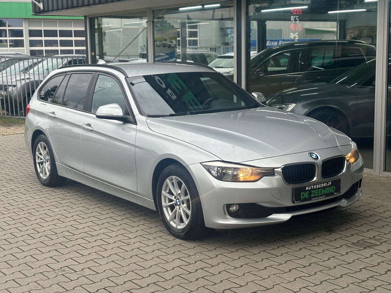BMW 3-serie Touring - 316d Executive 316d Executive - AutoWereld.nl