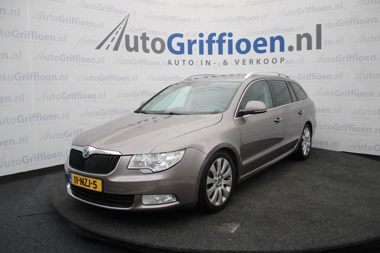 Skoda Superb Combi - 1.8 TSI Elegance Business Line nette station met trekhaak - AutoWereld.nl