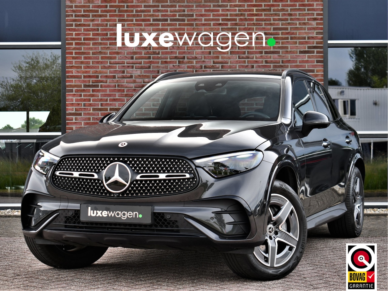 Mercedes-Benz GLC-klasse - 300e 4M AMG Premium Distronic Burmester Night - AutoWereld.nl