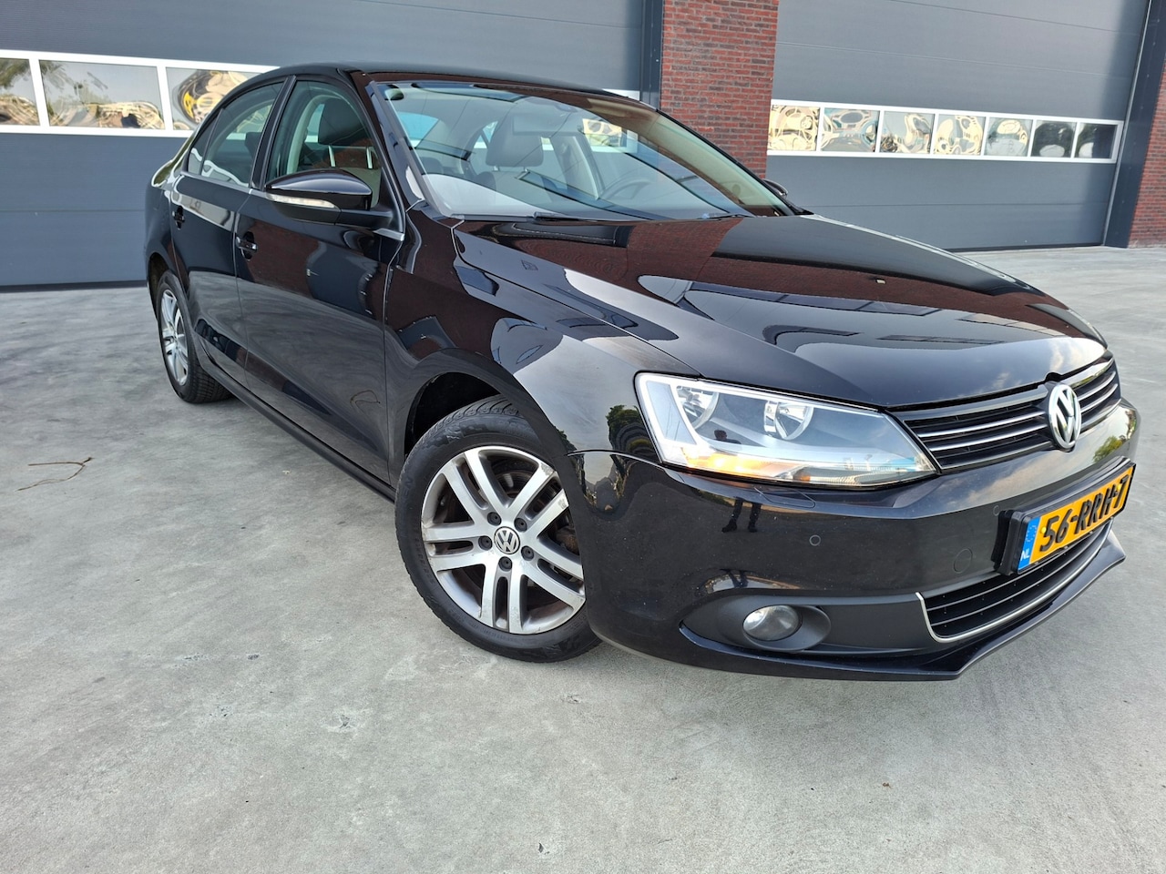 Volkswagen Jetta - 1.6 TDI Highline BlueMotion AIRCO/ECC/LMV/NAV - AutoWereld.nl