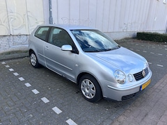 Volkswagen Polo - 1.4-16V Highline