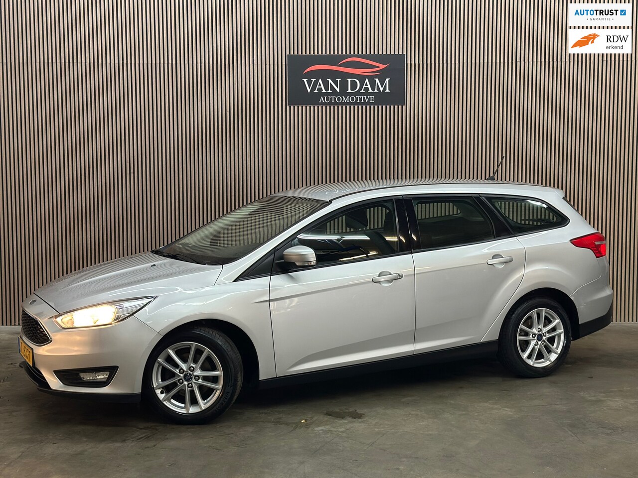 Ford Focus Wagon - 1.0 Titanium 2016 CRUISE CLIMA BLUETOOTH - AutoWereld.nl