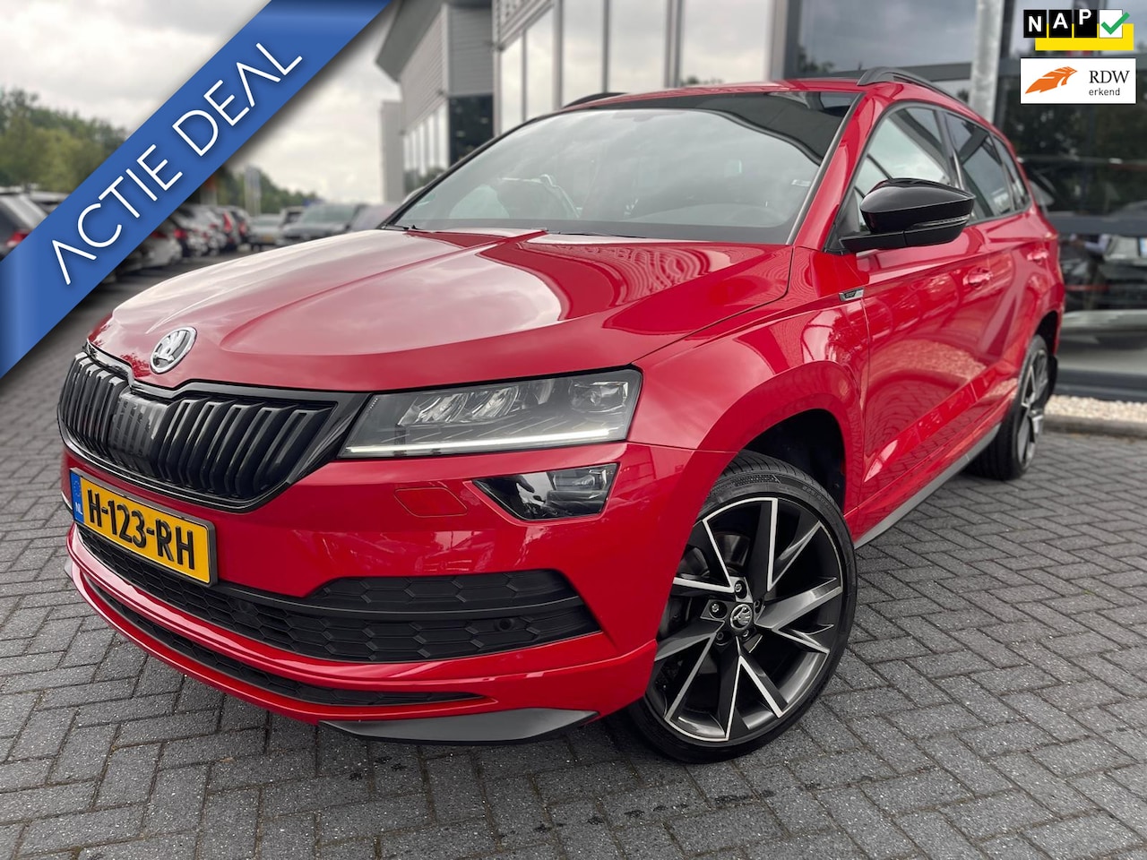 Skoda Karoq - 1.5 TSI ACT Sportline Business | DSG | Panorama | Digitale cockpit | Elektrische Trekhaak - AutoWereld.nl