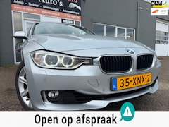 BMW 3-serie - 328i Executive van 1ste Eig in automaat met parkeersensoren en navigatie en bluetooth tele