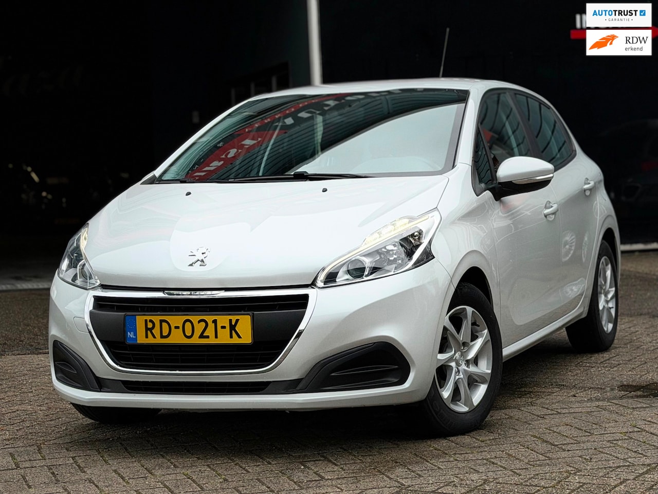 Peugeot 208 - 1.2 PureTech Active AUTOMAAT CRUISE/AIRCO/ISOFIX | NETTE AUTO ! - AutoWereld.nl