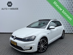 Volkswagen Golf - 1.4 TSI GTE Panoramadak Stoelverwarming Carplay