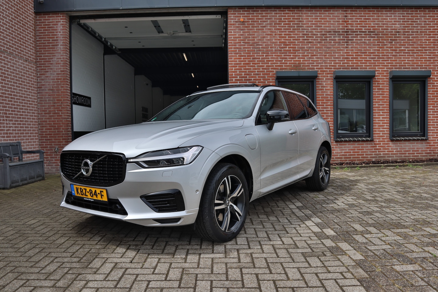 Volvo XC60 - 2.0 Recharge T8 AWD R-Design Memory, H&K, Pano, Full Option, Garantie! - AutoWereld.nl