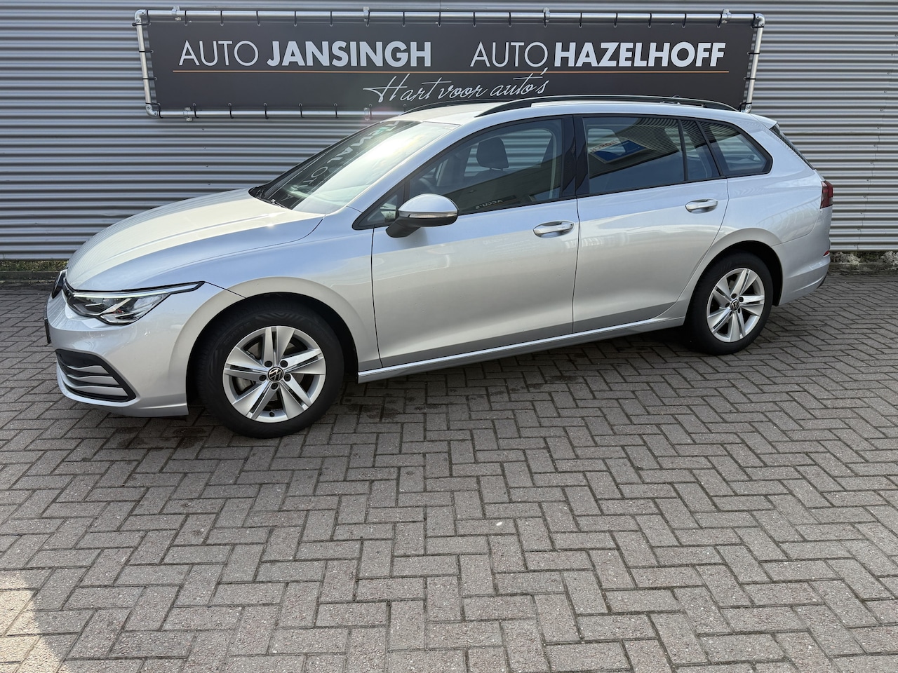 Volkswagen Golf Variant - 1.0 TSI Life met slechts 61.146 km! Nederlandse auto! | Camera | Navi | ACC | Stoelverwarm - AutoWereld.nl