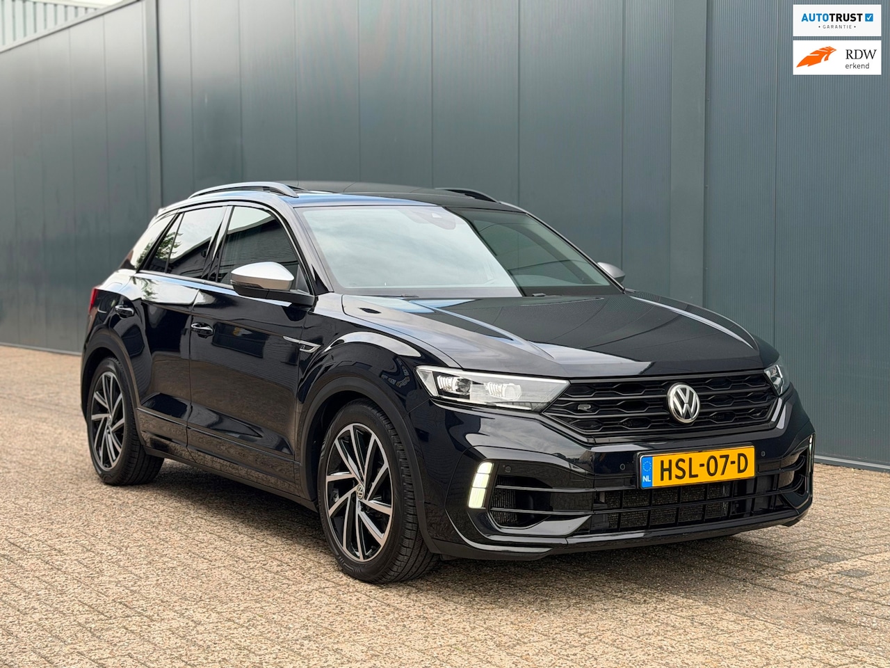Volkswagen T-Roc - 2.0 TSI 4Motion R 300PK | Pano | Akra | ACC - AutoWereld.nl