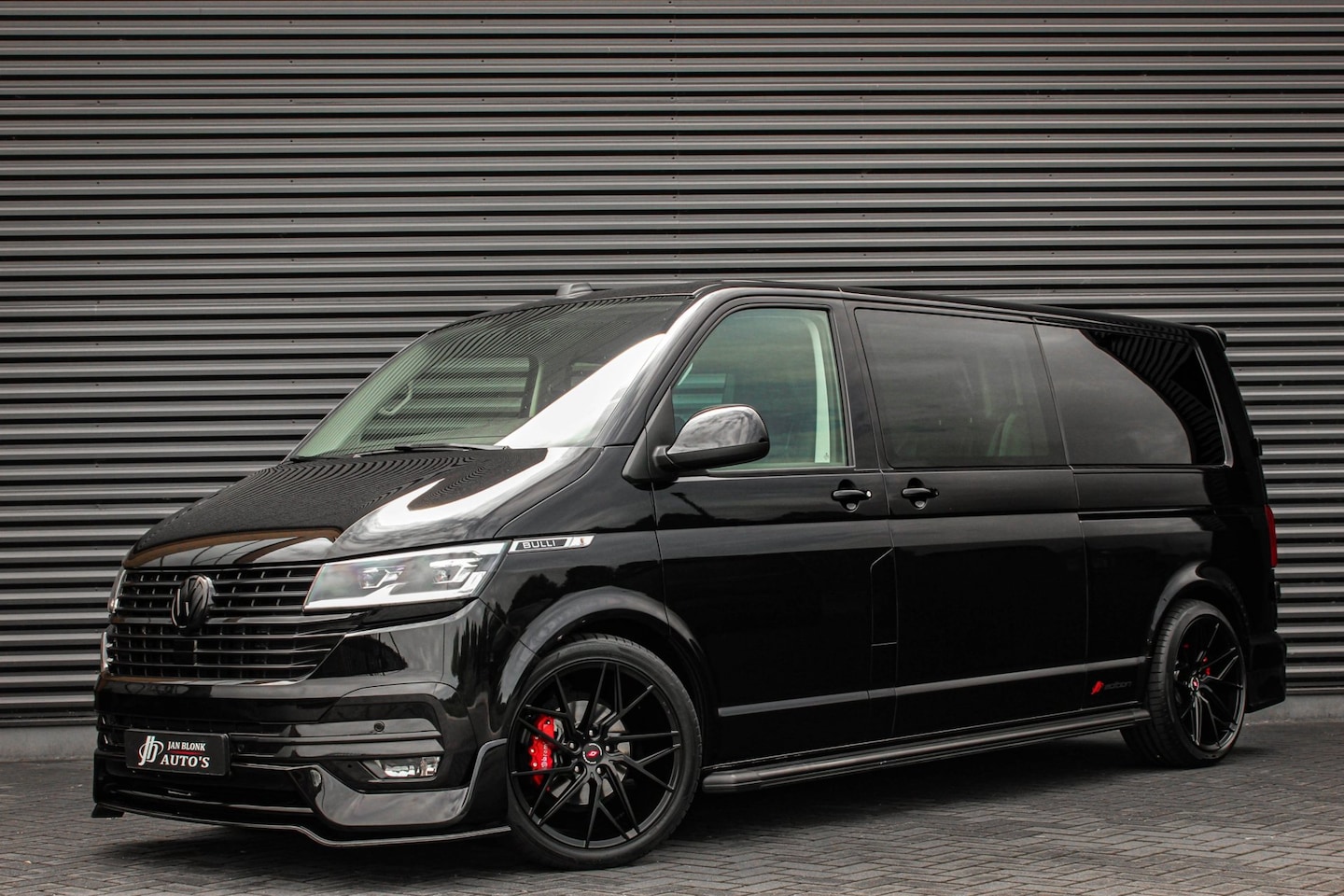 Volkswagen Transporter - 2.0 TDI L2H1 150PK BULLI DC DUBBEL CABINE / LEIGHTONVANS BODYKIT / FULL OPTIONS / LEDER / - AutoWereld.nl