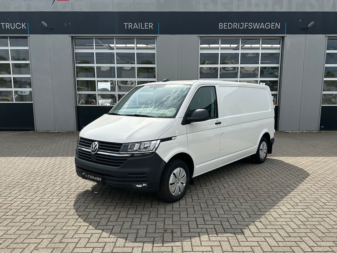 Volkswagen Transporter - 2.0 TDI L2H1 28 > Complete inrichting (Sortimo) en BPM Vrij!/camera/automaat/150pk.... - AutoWereld.nl