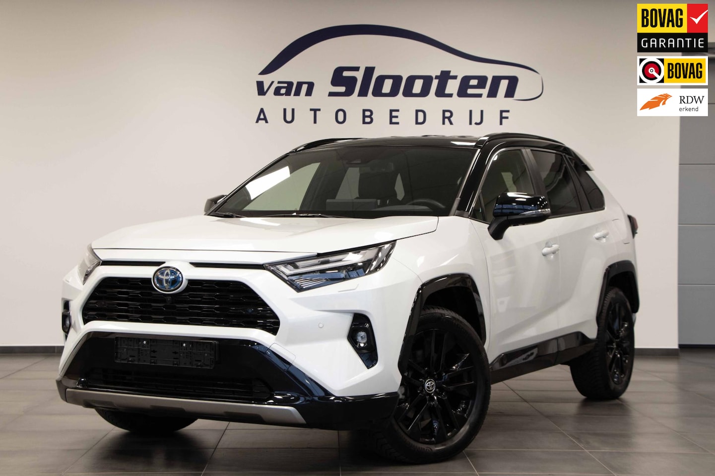 Toyota RAV4 - 2.5 Hybrid Style Bi-Tone| 360 Camera| DAB| Adaptive Cruise| Xenon| Stuurverwarming - AutoWereld.nl