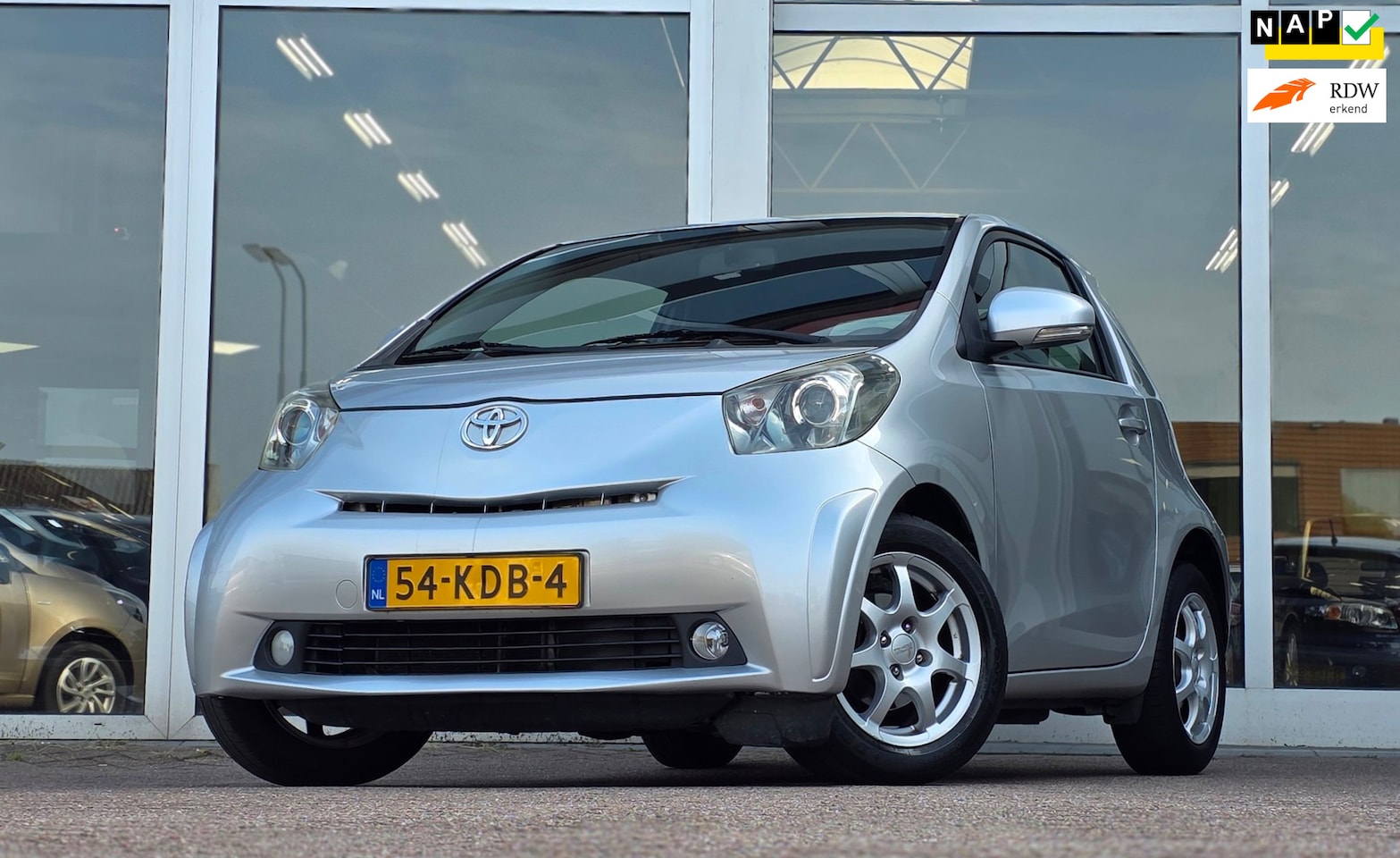 Toyota iQ - 1.0 VVTi Aspiration Airco Navi LMV 15'' Bluetooth - AutoWereld.nl