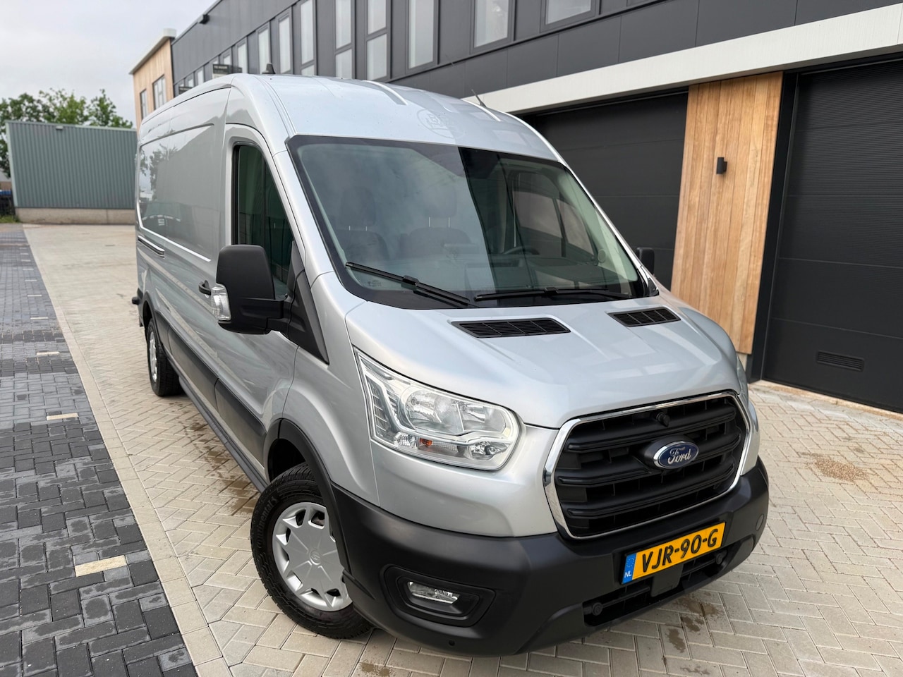 Ford Transit - 350 2.0 TDCI 130PK L3H2 (bj 2021) AUTOMAAT|AC|NAVI|CAMERA|3-PERSOONS - AutoWereld.nl